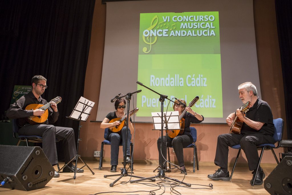 Actuación de la Rondalla de Cádiz