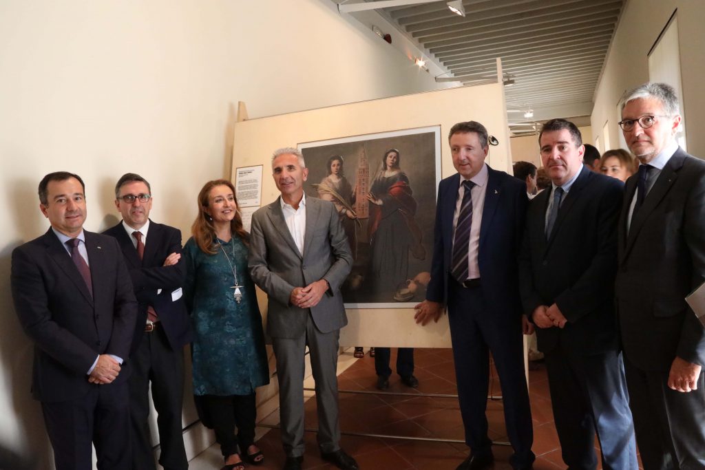 Foto de familia de las autoridades asistentes a la inauguración