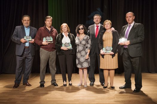 Los premiados junto a la presidenta del Consejo Territorial y el delegado territorial de la ONCE | Foto: Pepo Herrera