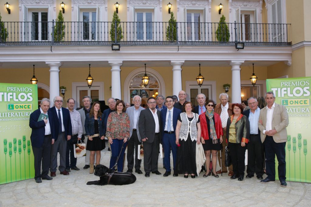 Foto de familia de todos los premiados en el palacete de Pastrana, en Madrid