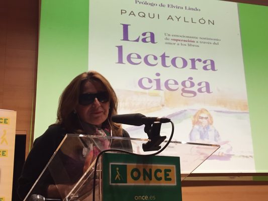 Paqui Ayllón en la presentación de su libro