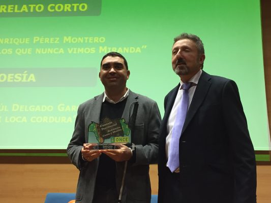 Cristóbal Martínez entregó el premio a Enrique Pérez