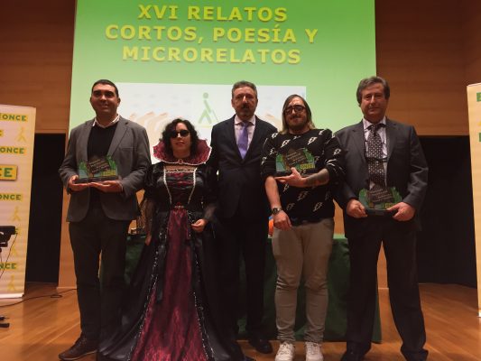 Premiados y representantes de la ONCE tras la entrega de premios